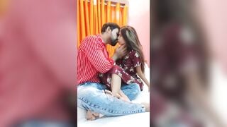 लंड चूसके बडे लंड को सवारी करती देसी सेक्सी लड़की