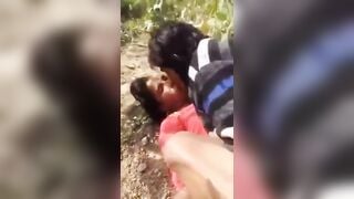 देसी कॉलगर्ल की जंगल में गेंगबेंग चुदाई