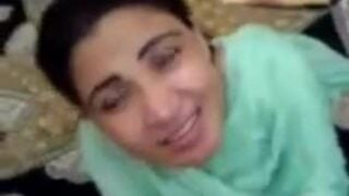 पाकिस्तानी आंटी का सकसेक्स और चूत चुदाई क्लिप