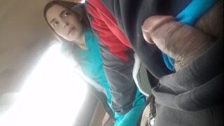 पंजाबी लड़की की चूत में ऊँगली की कार के अंदर