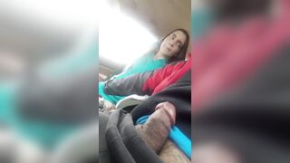 पंजाबी लड़की की चूत में ऊँगली की कार के अंदर