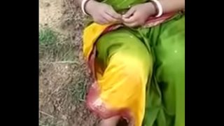 सेक्सी इंडियन मोम की खुले में चुदाई