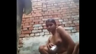 नहाते हुए वीडियो कॉल किया देसी लड़की ने
