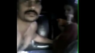 इंडियन गर्ल को ड्राईवर ने कार में चोदा