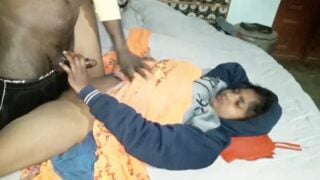 ठंडी में चोद दिया बीवी को पति ने – देसी कपल वीडियो