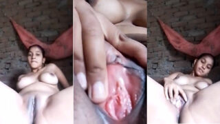 गाँव की सेक्सी लड़की की गुलाबी चुत का सेल्फी वीडियो